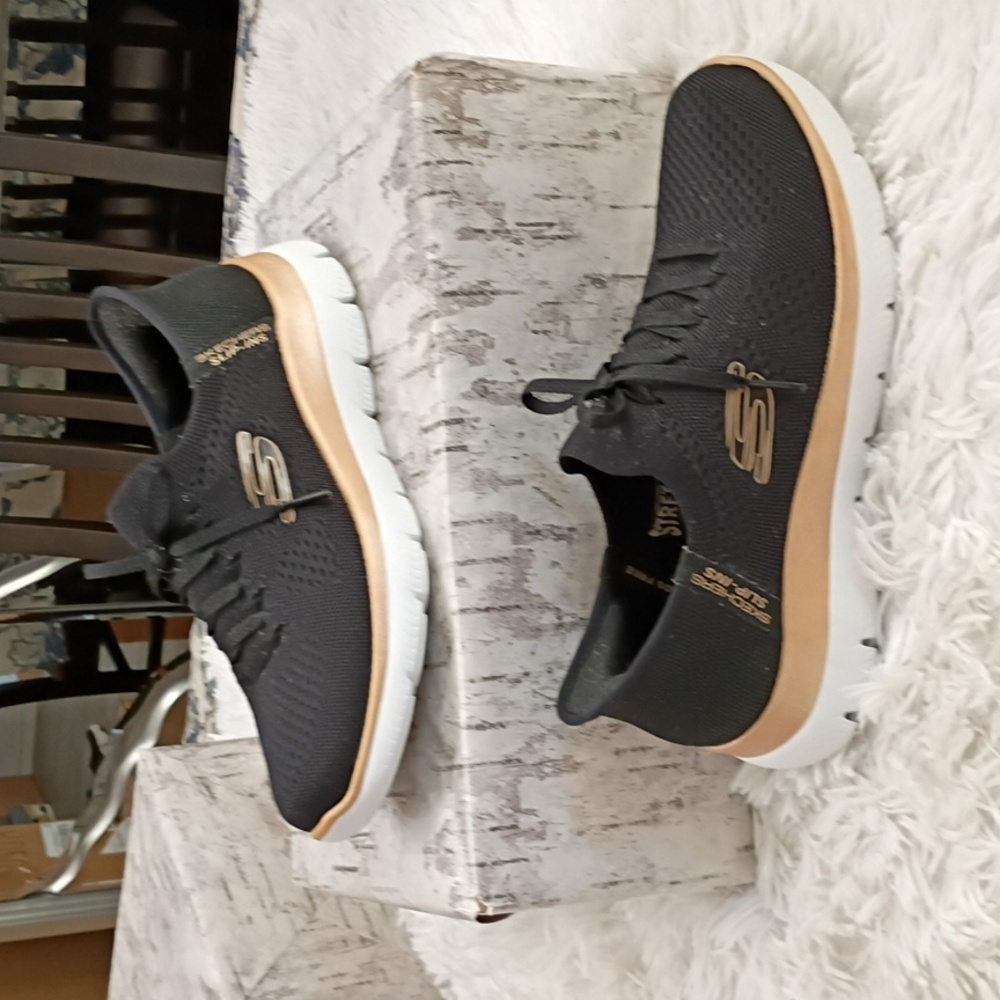 Skechers Womens Black & Gold Stretch Knit Slip Ins Easy To Wear Sneakers SZ 8